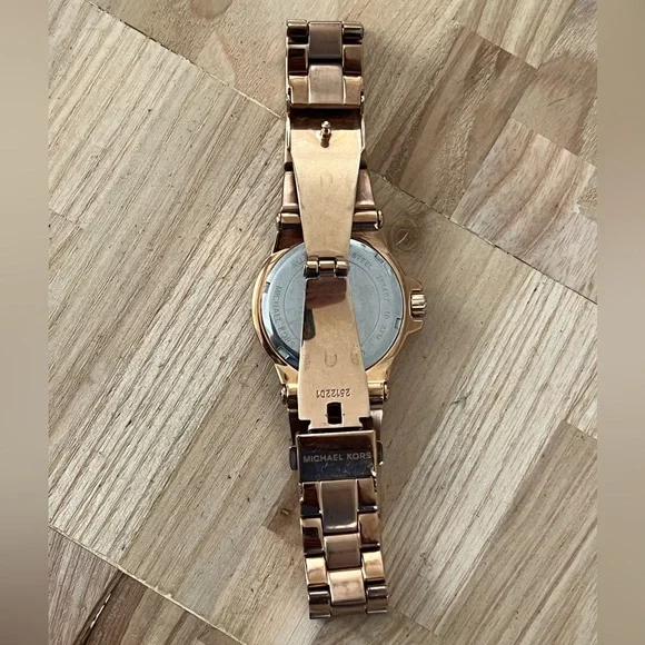 Michael Kors Ladies Watch Crystals Accents Pearl Dial Rose Gold-Tone Bracelet